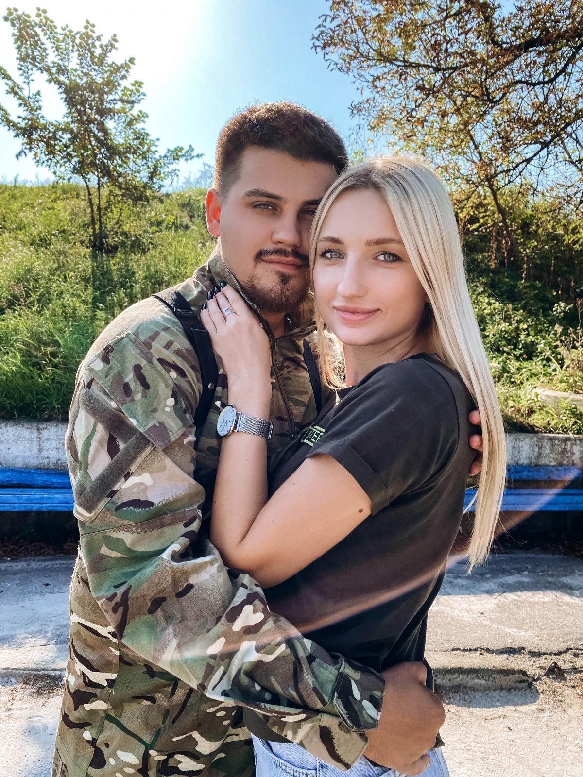 Військовий і волонтерка почали співпрацювати, а у перервах між робочими питаннями спілкувалися на особисті теми / фото надані Олександрою Андібур Військовий і волонтерка почали співпрацювати, а у перервах між робочими питаннями спілкувалися на особисті теми / фото надані Олександрою Андібур