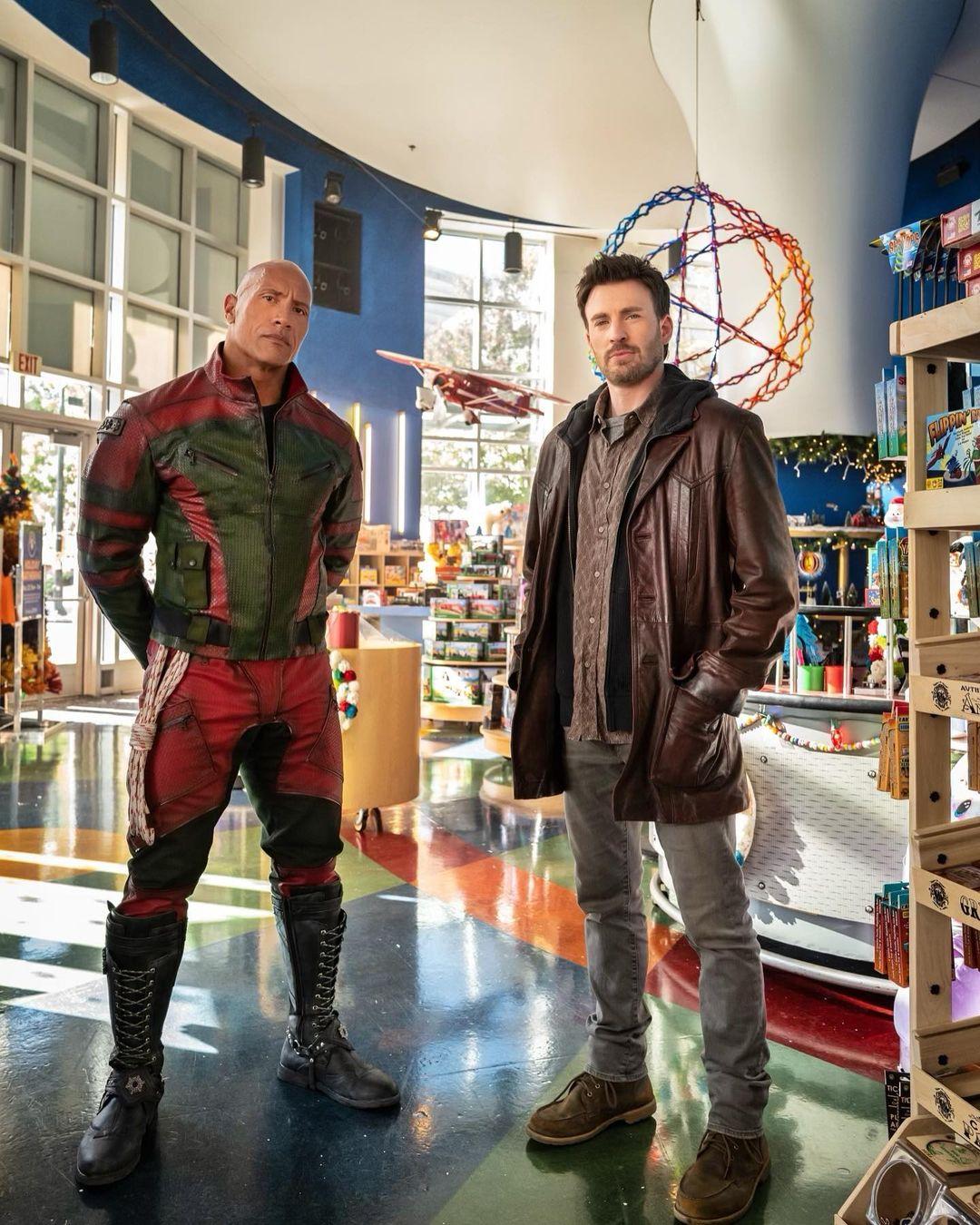 Дуейн Джонсон і Кріс Еванс на зйомках фільму Red One / фото instagram.com/chrisevans Дуейн Джонсон і Кріс Еванс на зйомках фільму Red One / фото instagram.com/chrisevans