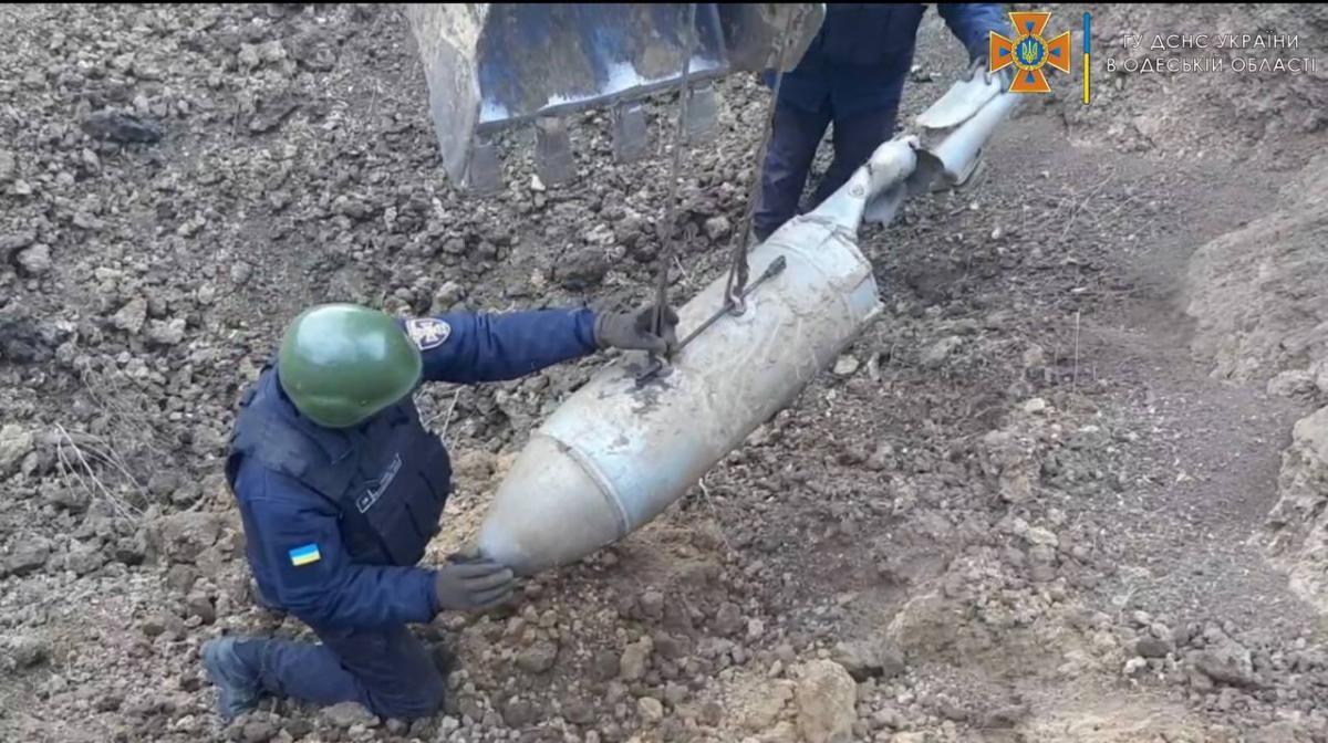 Підрозділ Романа Драча знешкодив за час війни понад дві тисячі боєприпасів/ фото прес-служби ГУ ДСНС в Одеській області Підрозділ Романа Драча знешкодив за час війни понад дві тисячі боєприпасів/ фото прес-служби ГУ ДСНС в Одеській області
