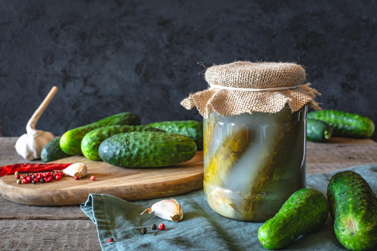 У цій статті ви дізнаєтеся, що додати в солоні огірки щоб хрустіли / фото ua.depositphotos.com