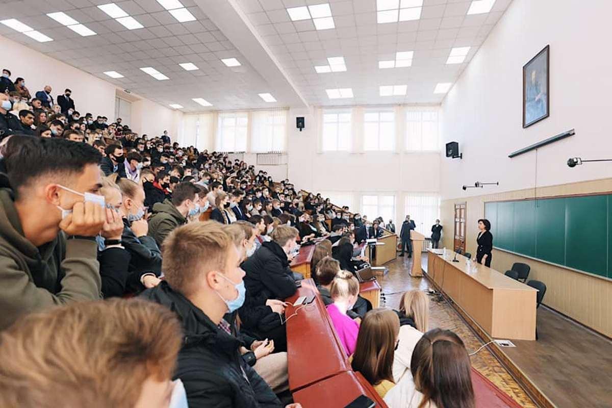 Студенти чекають постанови уряду / фото facebook.com/Karazin.University/ Студенти чекають постанови уряду / фото facebook.com/Karazin.University/