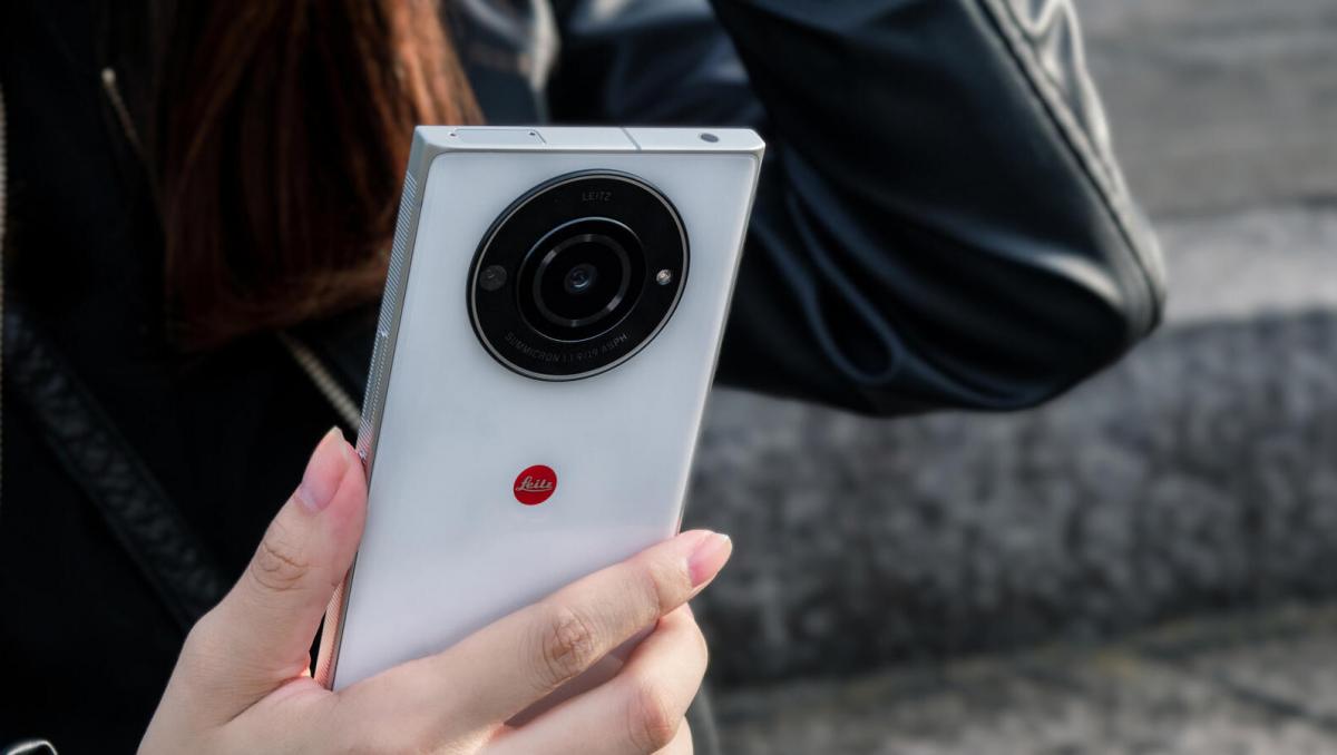 Leitz Phone 2 выпускается в единственном белом цвете / фото Leica Leitz Phone 2 выпускается в единственном белом цвете / фото Leica