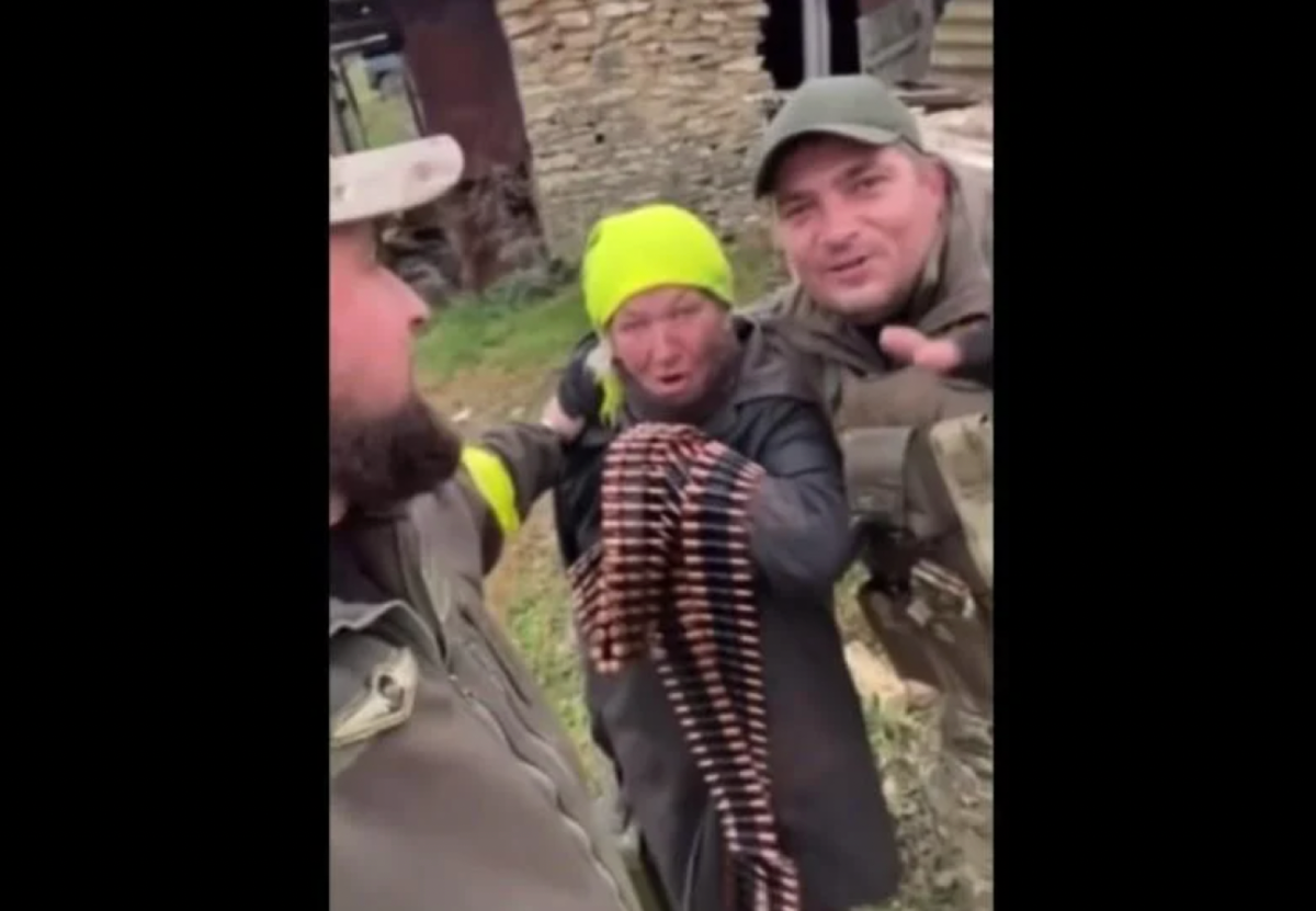 Херсонська бабуся зворушила воїнів "подарунком" / Скріншот Херсонська бабуся зворушила воїнів "подарунком" / Скріншот