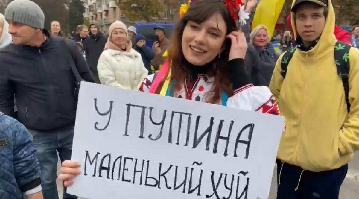 Учитывая размеры Путина как такового, нетрудно предположить, что у него и там все пропорционально / скрин видео Учитывая размеры Путина как такового, нетрудно предположить, что у него и там все пропорционально / скрин видео