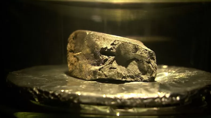 Ученые раскрыли тайну метеорита \ фото NHM Ученые раскрыли тайну метеорита \ фото NHM