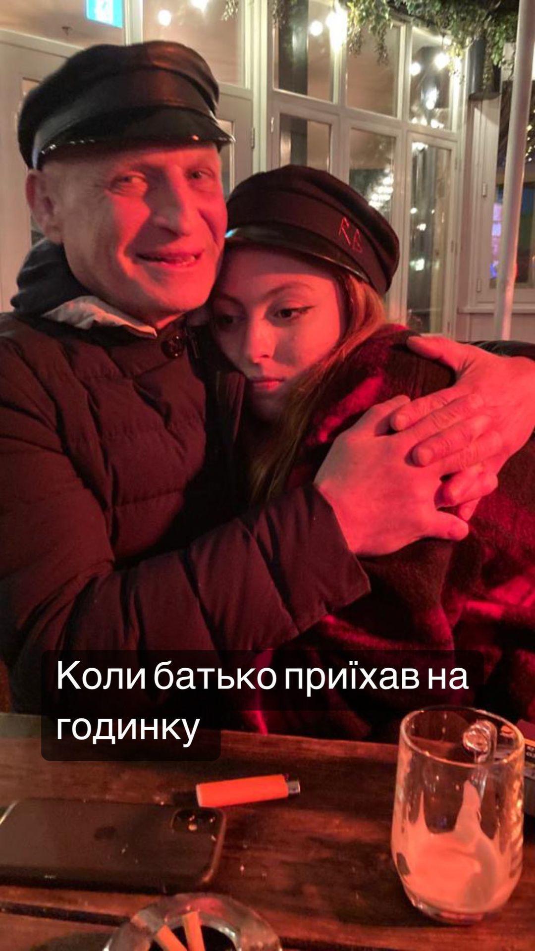 Маша Полякова з батьком / скріншот Маша Полякова з батьком / скріншот