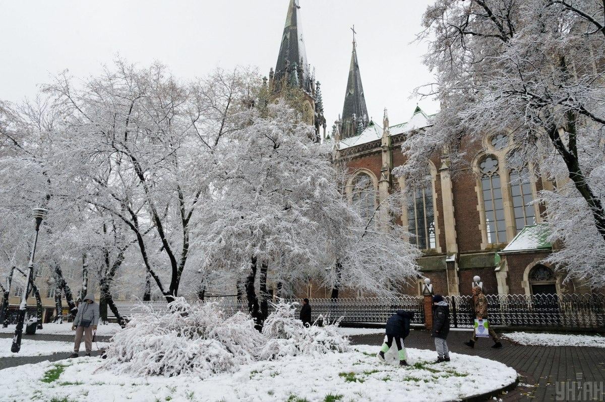 Сегодня во Львове будет скользко / фото УНИАН Сегодня во Львове будет скользко / фото УНИАН