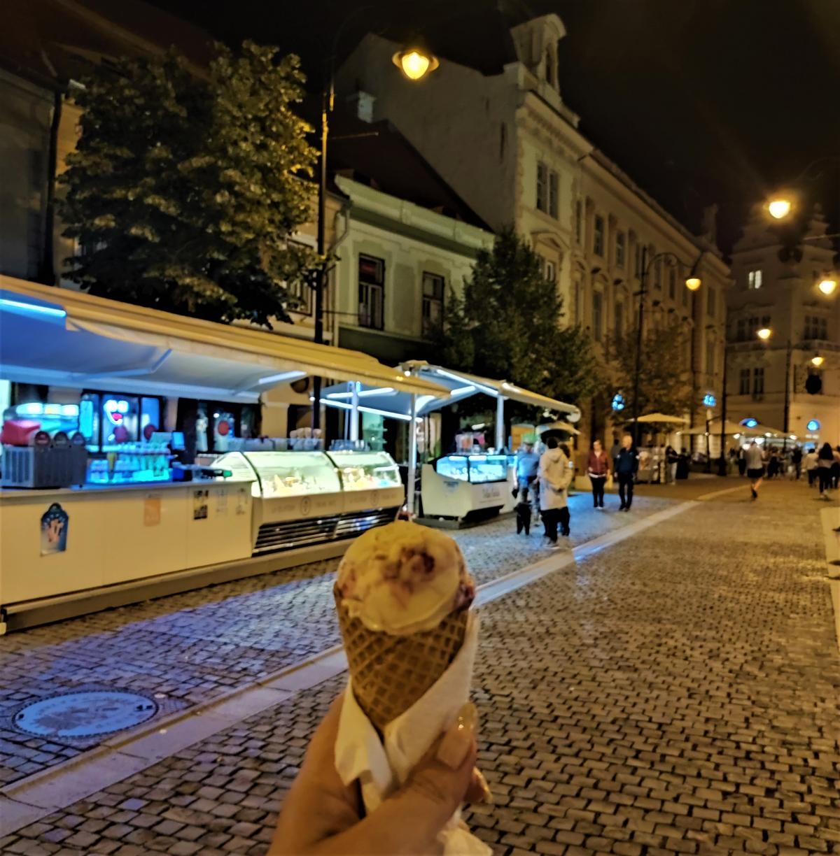 В Сибиу почему-то очень любят итальянское мороженое Джелато / фото Марина Григоренко