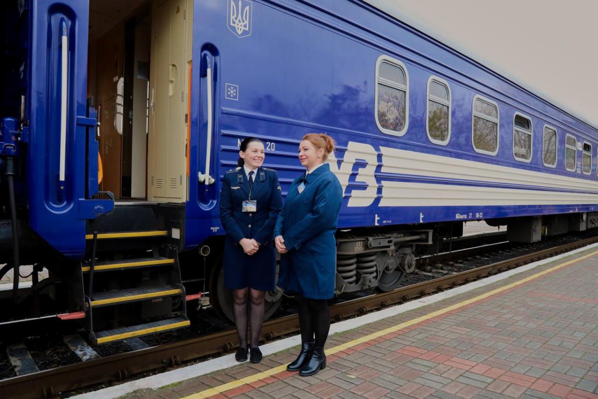 Расписание движения херсонского поезда скоро изменится / фото пресс-службы "Укрзализныци"