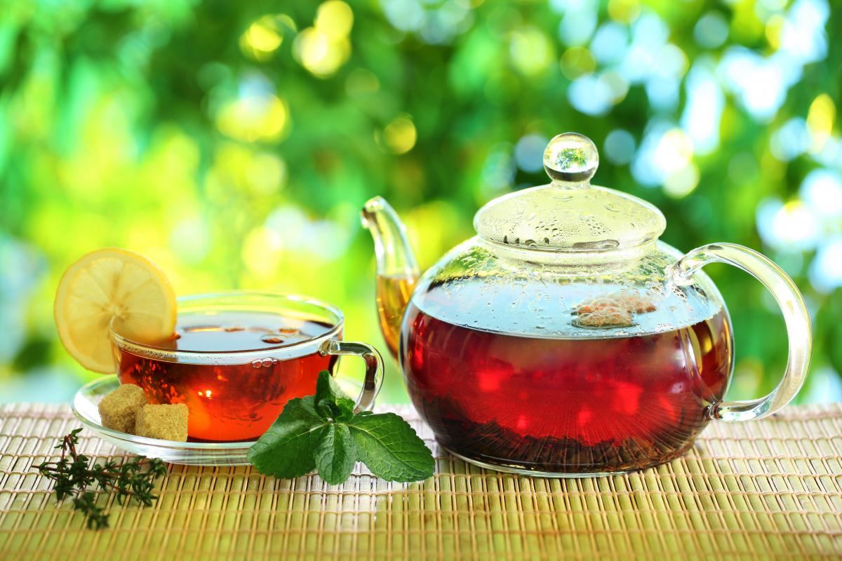 Як правильно заварювати чай в заварювальному чайнику / фото depositphotos.com