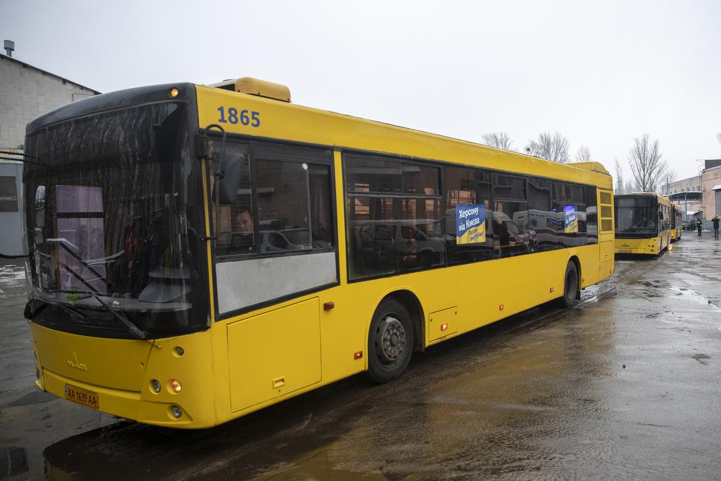 Кличко повідомив, що допомога від Києва вирушила у Херсон: техніка, продукти, будівельні матеріали Кличко повідомив, що допомога від Києва вирушила у Херсон: техніка, продукти, будівельні матеріали
