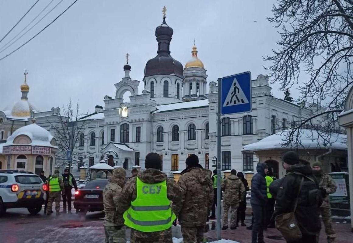 СБУ проводит обыски в Киево-Печерской лавре / фото пресс-служба СБУ СБУ проводит обыски в Киево-Печерской лавре / фото пресс-служба СБУ