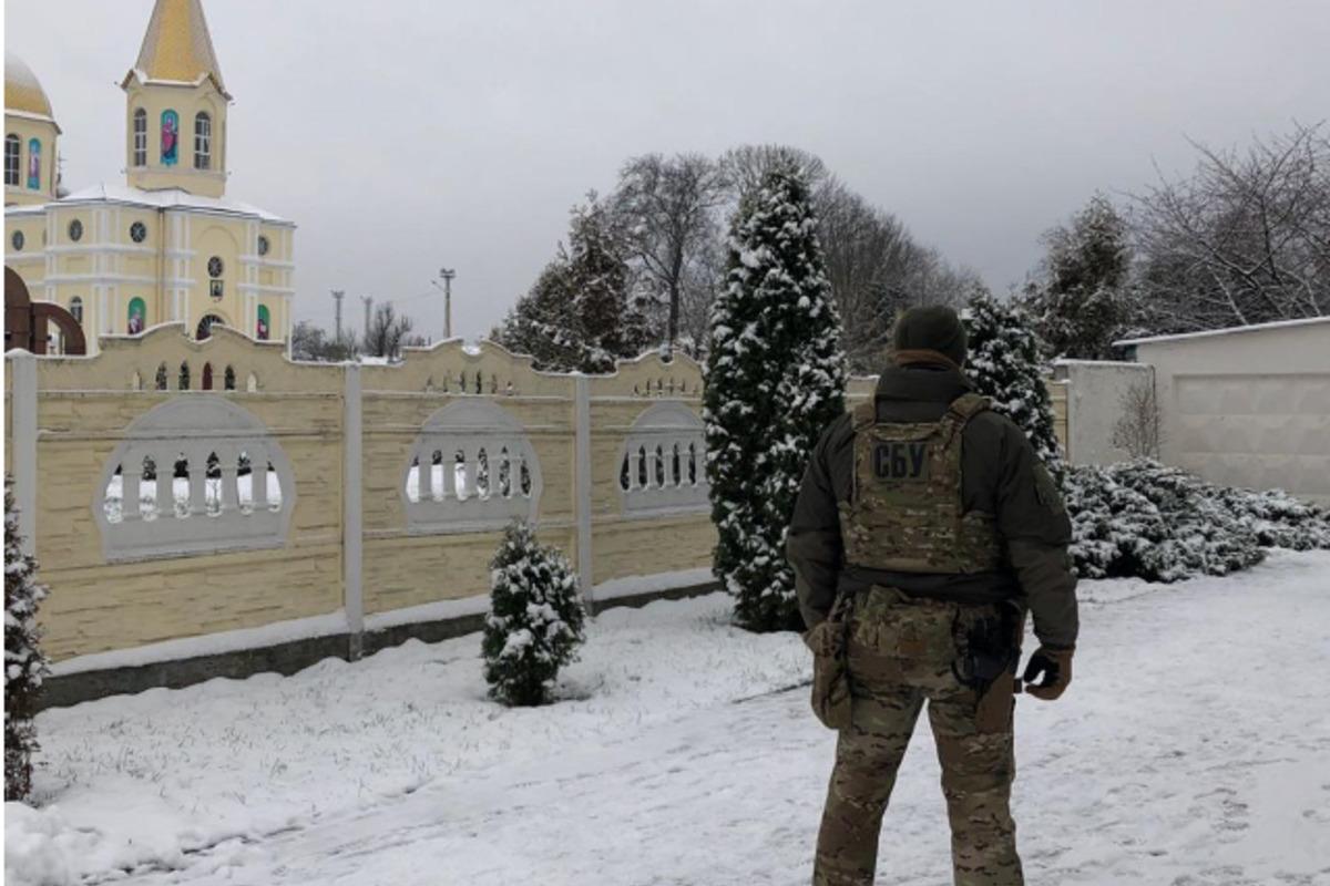 Співробітники СБУ "відпрацьовували" монастирі в одному з регіонів / фото facebook.com/ssu.rivne Співробітники СБУ "відпрацьовували" монастирі в одному з регіонів / фото facebook.com/ssu.rivne