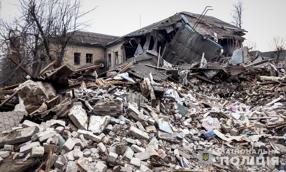 Окупанти вдарили ракетами по одному з житлових кварталів міста \ фото Нацполіція Окупанти вдарили ракетами по одному з житлових кварталів міста \ фото Нацполіція