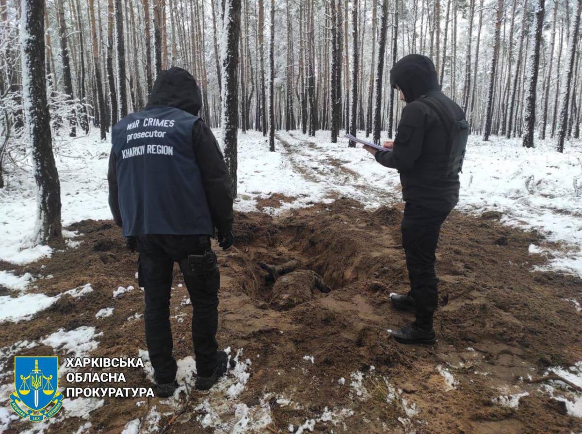 Правоохранители эксгумировали тела двух мужчин / фото Офис Генерального прокурора Правоохранители эксгумировали тела двух мужчин / фото Офис Генерального прокурора