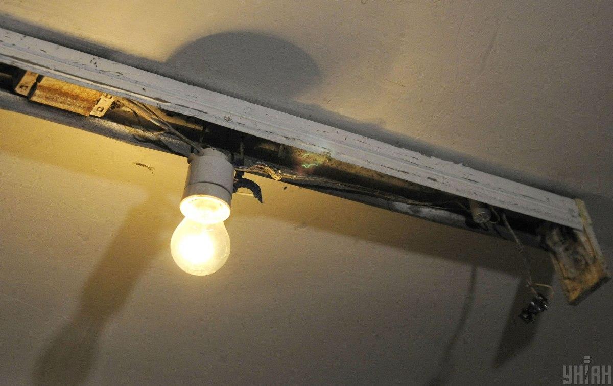 Наказывать энергетиков за включенный свет не очень разумно, говорит эксперт / фото УНИАН