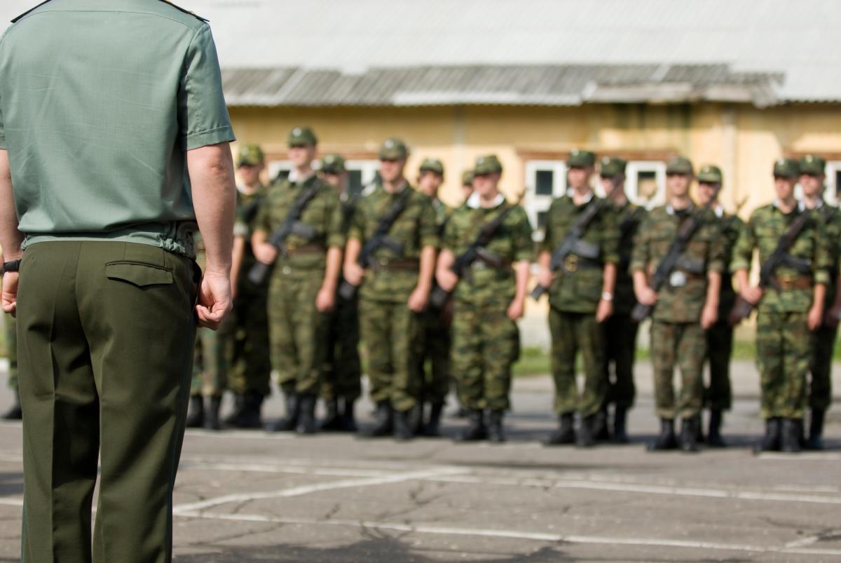 Для пополнения рядов воюющих в Украине Кремль поставил задачу привлечь в армию 400 тысяч контрактников до конца года / фото ua.depositphotos.com
