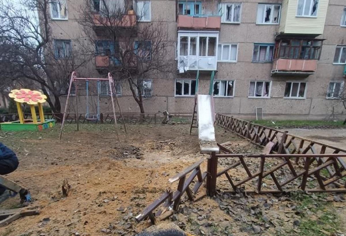 Внаслідок обстрілу чотири будинки зазнали пошкоджень / фото t.me/pavlokyrylenko_donoda Внаслідок обстрілу чотири будинки зазнали пошкоджень / фото t.me/pavlokyrylenko_donoda