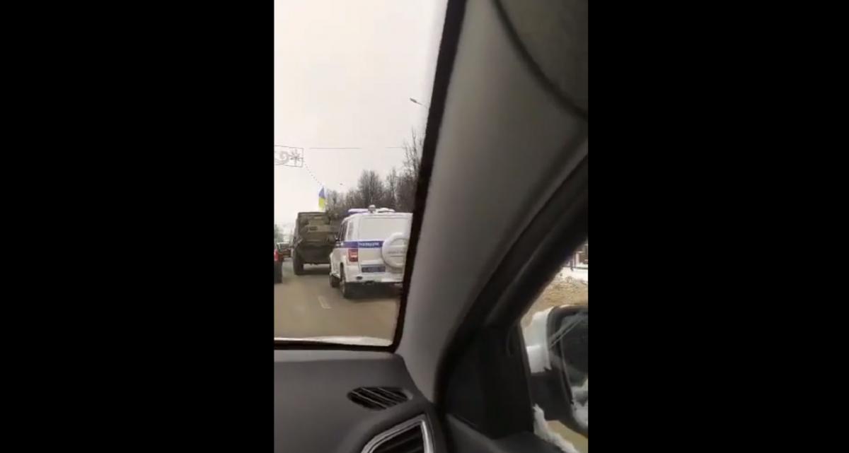 После того как кадры колонны разошлись по сети, власти Твери сьемки запретили / Скриншот После того как кадры колонны разошлись по сети, власти Твери сьемки запретили / Скриншот