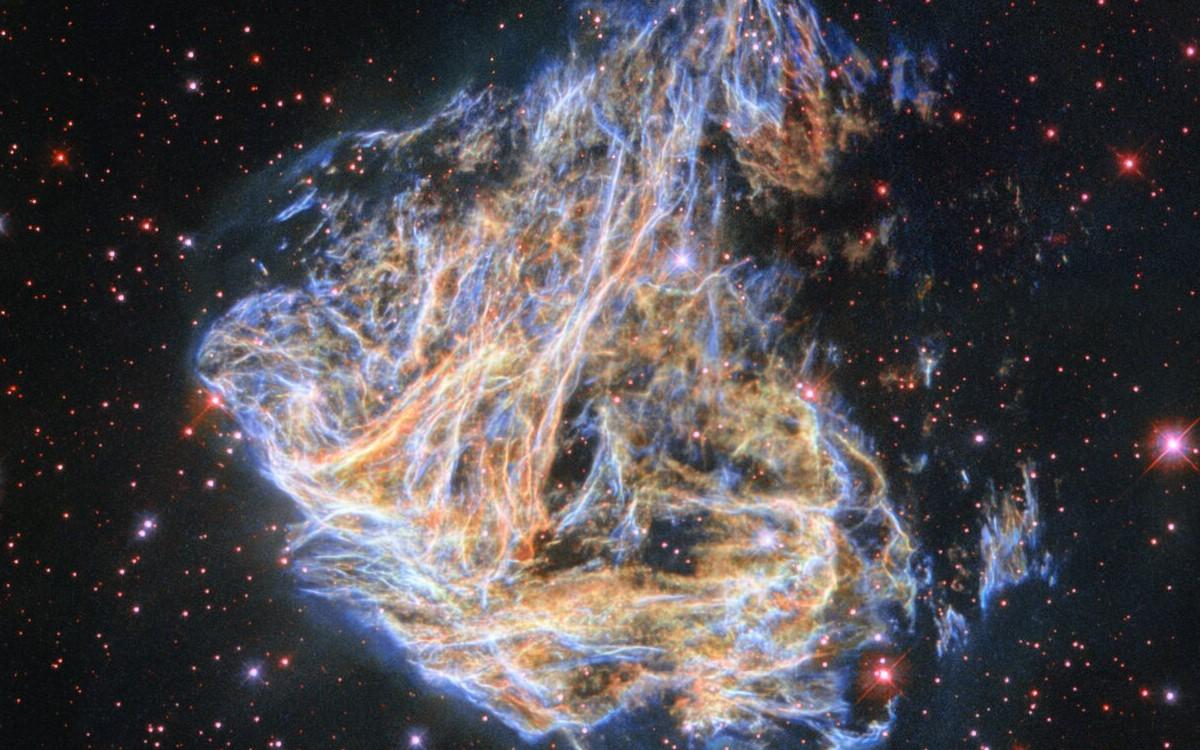 Телескоп Hubble снял остаток звезды, погибшей при вспышке сверхновой / фото NASA