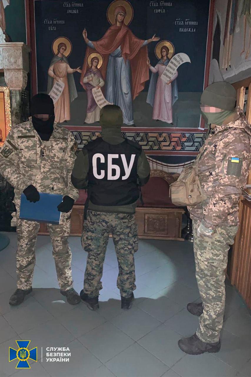 СБУ проводить обшуки в монастирі УПЦ МП / фото СБУ СБУ проводить обшуки в монастирі УПЦ МП / фото СБУ