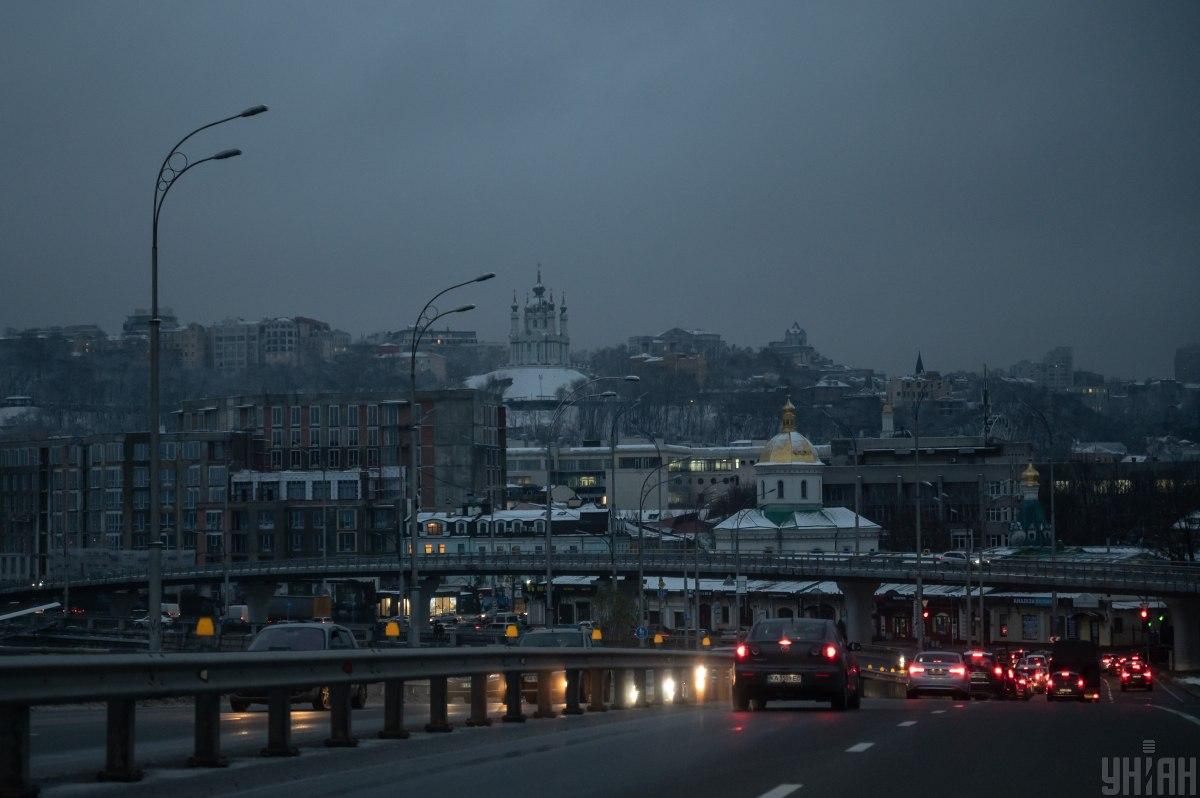 Киев страдает из-за регулярных отключений света / фото УНИАН (Вячеслав Ратинский)