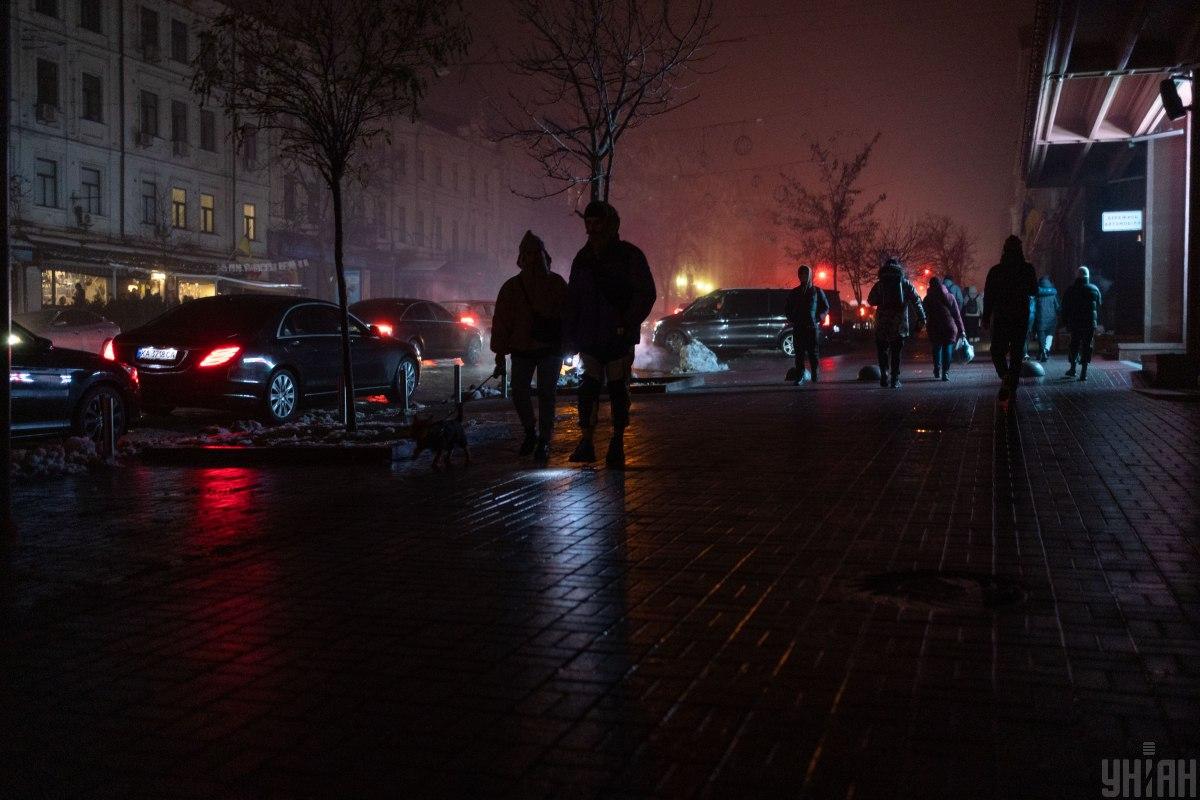 Українцям доводиться зважати на загрозу блекаутів, обираючи між електро- і звичайним авто / фото УНІАН
