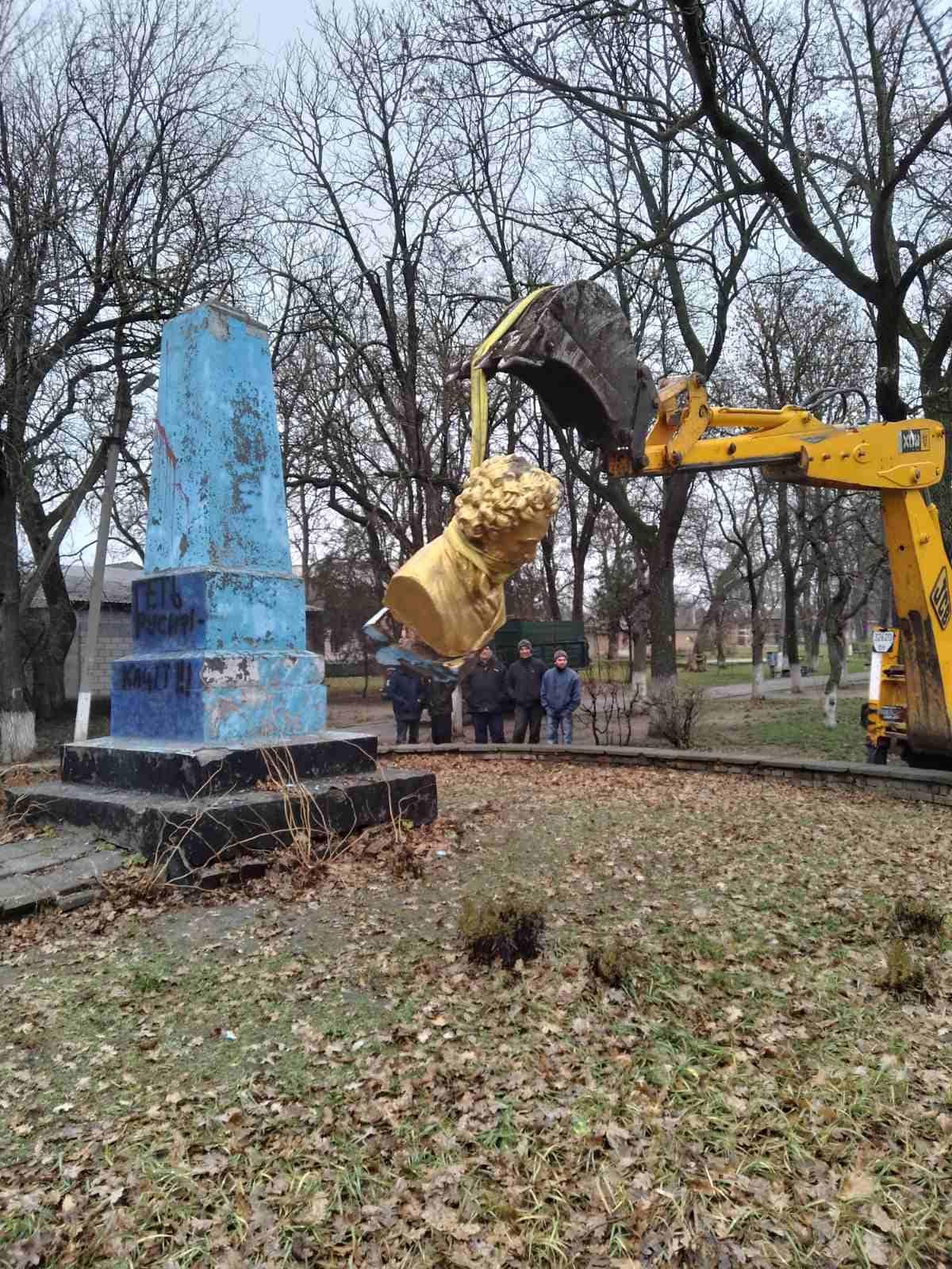 У місті демонтували погруддя Пушкіна \ Ананьївська міська територіальна громада У місті демонтували погруддя Пушкіна \ Ананьївська міська територіальна громада