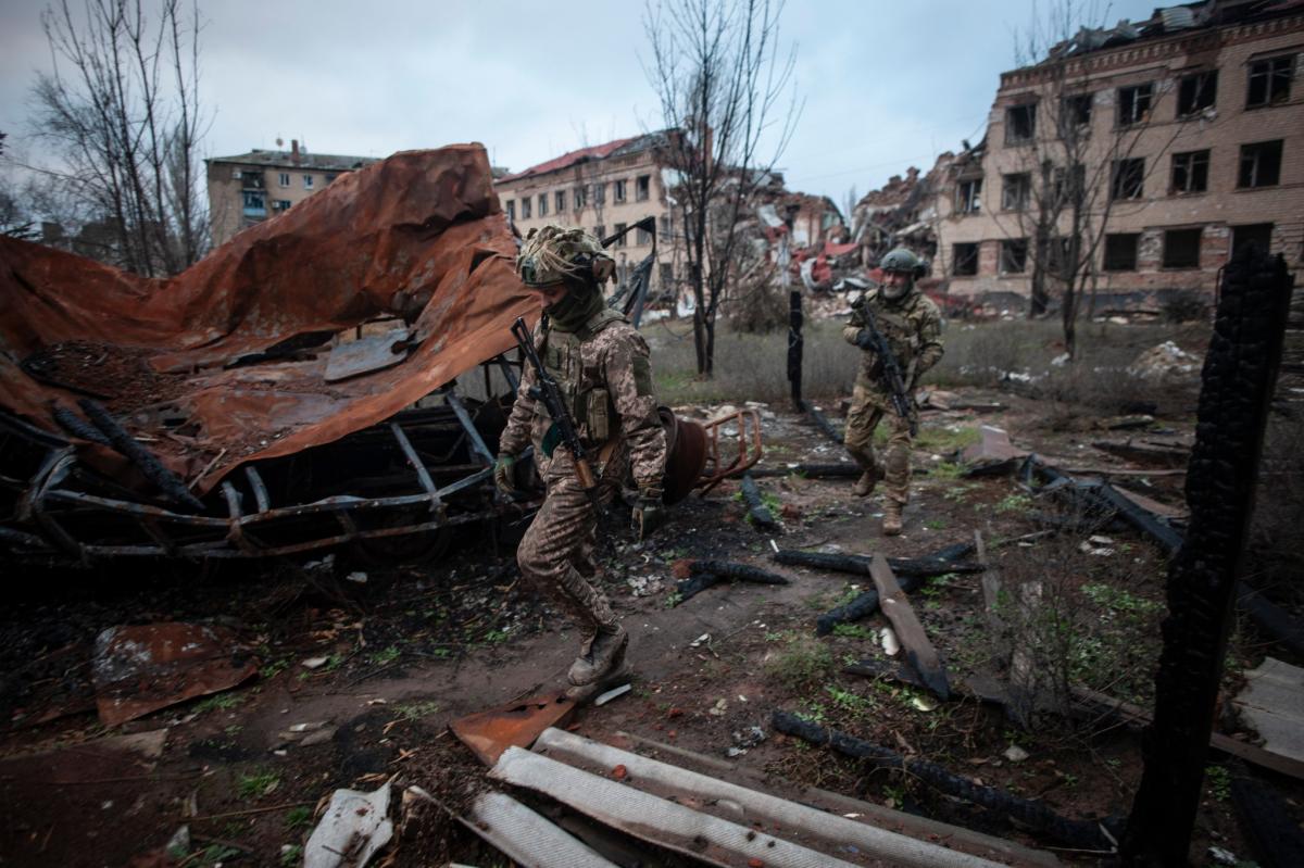 ЗСУ продовжують мужньо боронити Соледар / фото facebook.com/93OMBr ЗСУ продовжують мужньо боронити Соледар / фото facebook.com/93OMBr