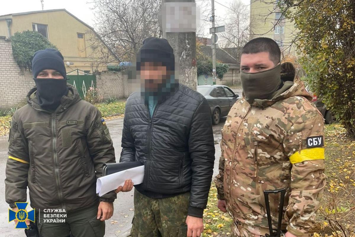 Ще одного колаборанта призначили патрульним поліції / фото СБУ Ще одного колаборанта призначили патрульним поліції / фото СБУ