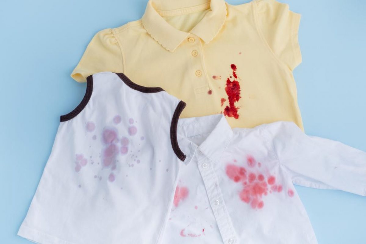 Чим відмити засохлу кров на одязі?