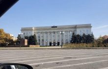 У Херсоні з будівлі ОДА зник прапор РФ, а колаборант Стремоусов заговорив про "непросту ситуацію" (фото, відео)