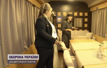 VIP-вагон, в якому до України їдуть світові знаменитості, показали зсередини (відео)