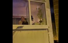 Чокнута росіянка "врубала" гімн Росії в Ризі: "Поки грає - не можна говорити" (відео)