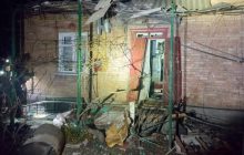 В результате ночных вражеских обстрелов в Никополе ранена женщина (фото)