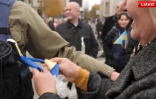 Прапори України та емоції: журналіст Sky News побував у центрі звільненого Херсона (відео)