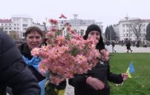 Люди бежали с цветами: ВСУ показали, как заходили в Херсон (видео)