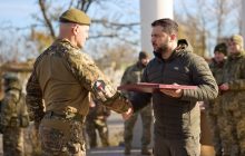 Зеленский приехал в Херсон в куртке за 237 долларов: реакция сети (фото)