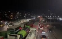 Київ ввечері завмер у жахливих заторах, ціни на таксі злетіли до небес (фото, відео)