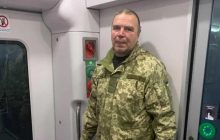 Сім годин у тамбурі поїзда через "поганий запах": дочка військового прокоментувала скандал