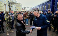 Провожал – Скрипка, встречали – улыбками: в Херсон прибыл первый с начала войны поезд (фото)