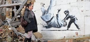 Работа в Украине раскрыла личность Бэнкси, но это не изменит его стиль, – The Independent