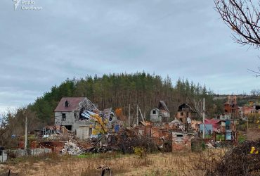 Суцільні руїни: у мережі показали фото селища, де точилися запеклі бої на шляху від Святогірська до Слов’янська