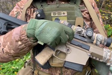 Журналісти показали зброю, яка допомагає нищити російських окупантів поблизу Бахмута (відео)