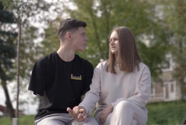 Український військовий втратив руку й хотів піти від коханої, та дівчина вирішила все інакше (відео)