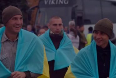 Наші вдома: 19 українських прикордонників звільнили з полону РФ, вони втратили вагу (відео)