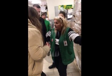 Поводитеся як бидло: в Москві влаштували голодний бунт через акційне молоко (відео)