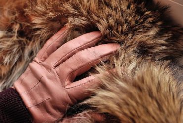 М'яке і блискуче: чим в домашніх умовах почистити хутро на куртці