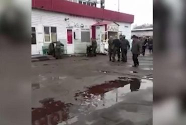 В РФ пьяные мобики устроили массовую драку (видео)