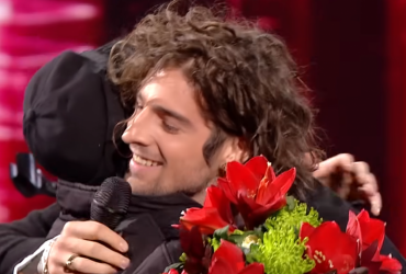 Дантес внезапно появился на Голосі країни-12 и подарил цветы одной из участниц